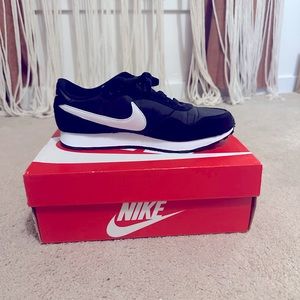 Nike MD Valiant Sneaker size 6.5 like new wore once maybe